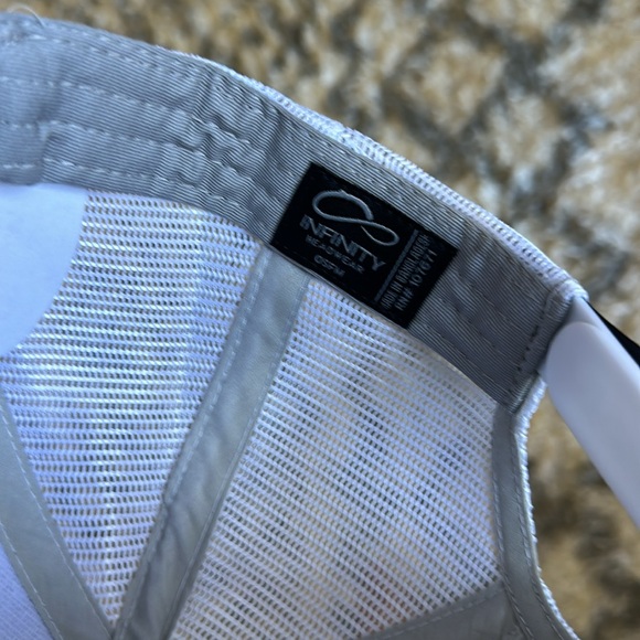 Brand New John Deere Mesh SnapBack Hat - Picture 8 of 9